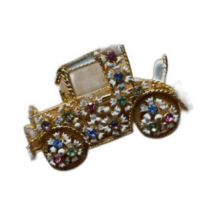 Unique old fashioned car brooch pin